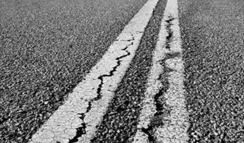  وضعیت نامناسب روکش محور فرعی ازگله- شیخ صله/ برای روکش آسفالت ۱۲۰ میلیارد ریال اعتبار نیاز است