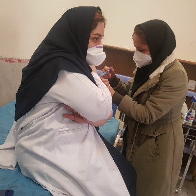 50 دوز واکسن کرونا به کادر درمان صحنه تزریق شد