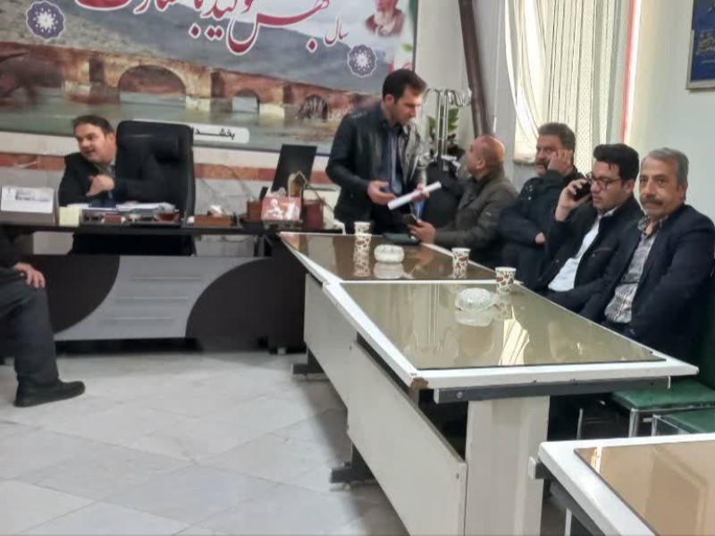 ملاقات عمومی بخشدار دینور با مردم شریف و شهیدپرور بخش دینور 