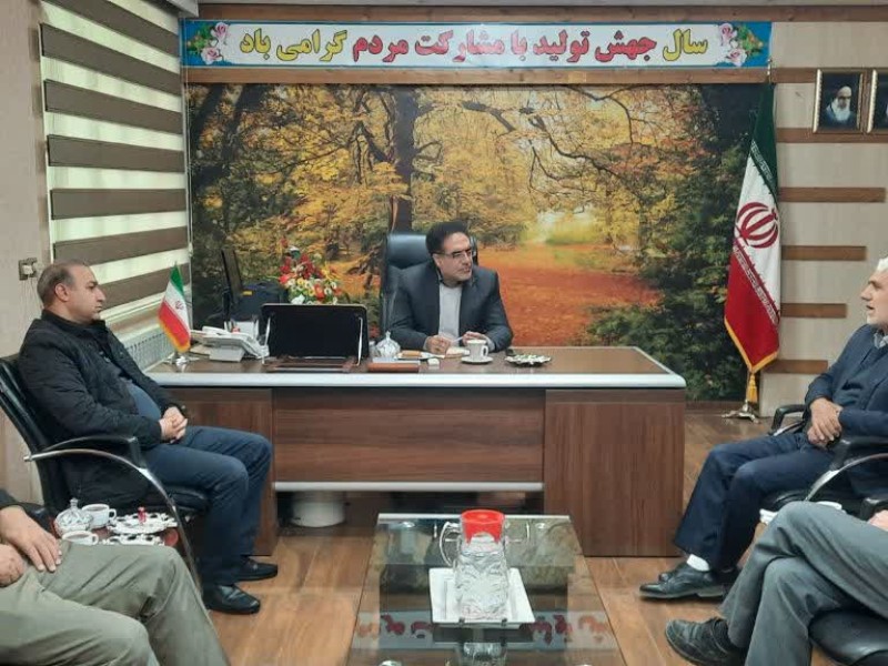 دیدار شهردار و اعضای شورای اسلامی شهر با فرماندار جدید شهرستان صحنه دیدار شهردار و اعضای شورای اسلامی شهر با فرماندار جدید شهرستان صحنه