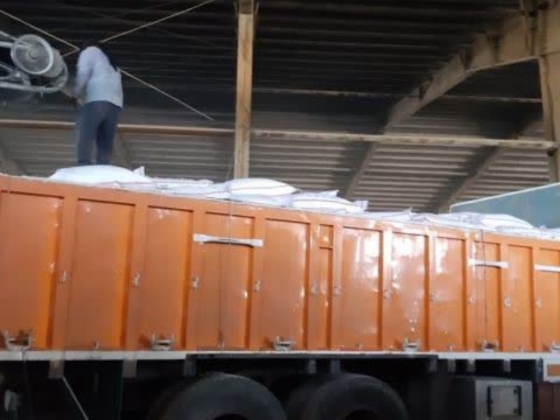 میزان 130 تن کود کشاورزی دی آمونیوم فسفات در صحنه توزیع شد