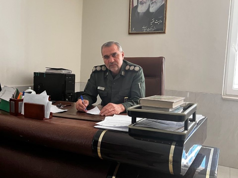 تحویل تابلوفرش‌های منقش به تصاویر شهدای شهرستان صحنه