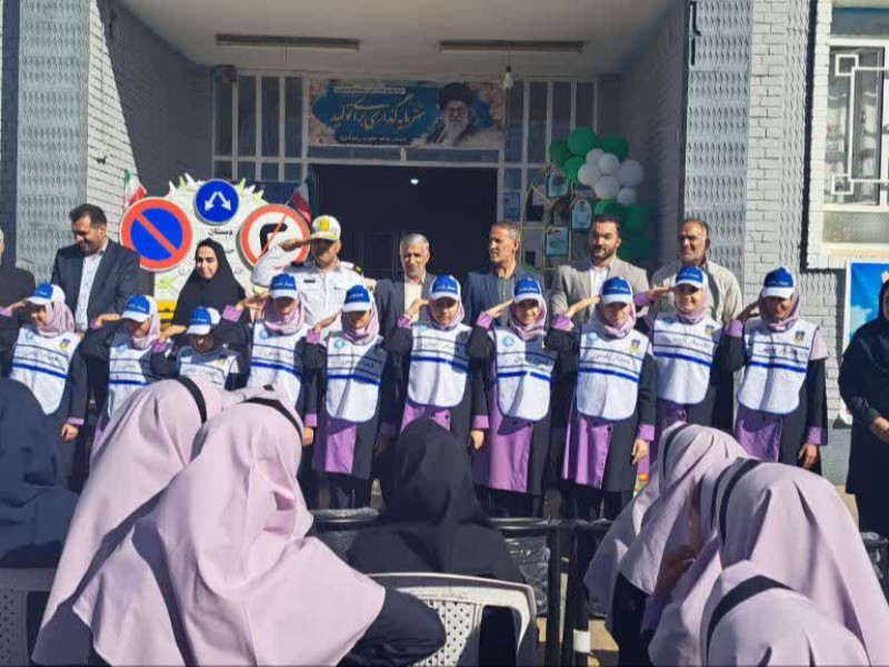 برگزاری مراسم همیار پلیس در مدارس ابتدایی شاهد امام حسین (ع )و شاهد حضرت رقیه(س) شهر صحنه برگزاری مراسم همیار پلیس در مدارس ابتدایی شاهد امام حسین (ع )و شاهد حضرت رقیه(س) شهر صحنه