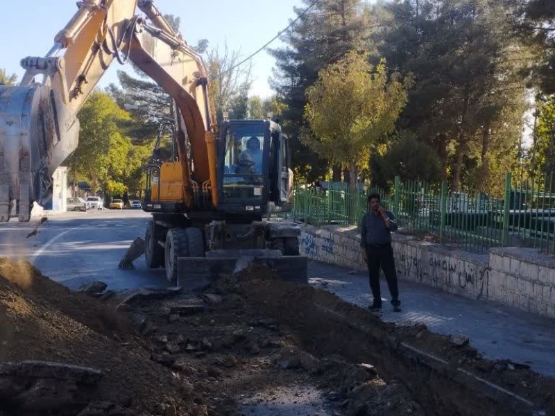 بازدید مهندس نظری شهردار صحنه از عملیات اجرایی فاضلاب کشی غسالخانه جدید شهرداری صحنه