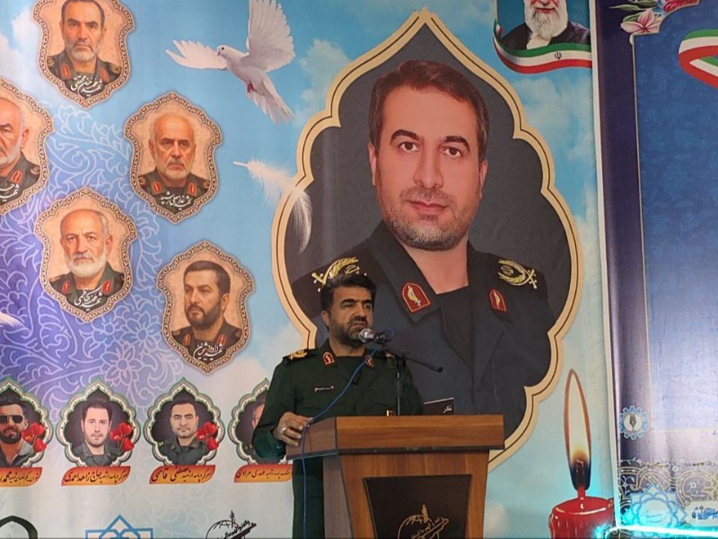 شهدا ستارگانی هستند که مسیر ملت ایران را روشن می‌کنند