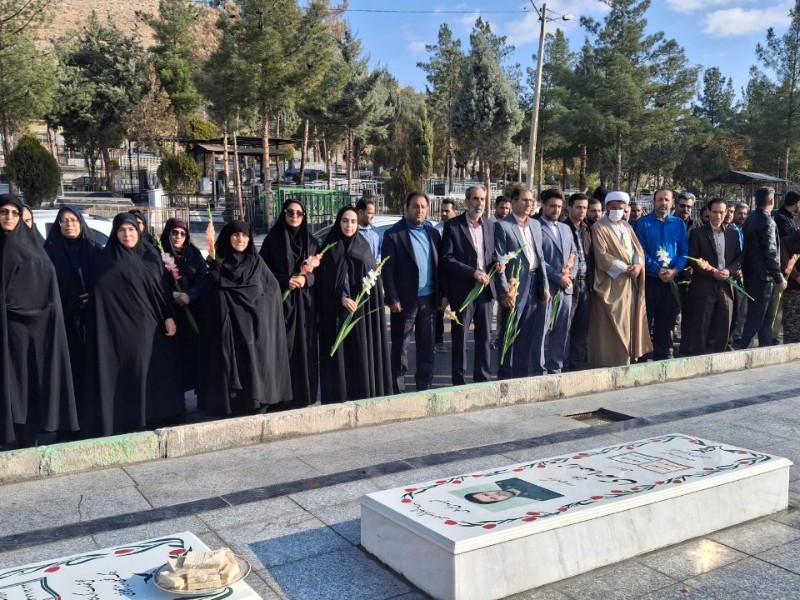 برگزاری آیین غبارروبی و عطرافشانی گلزار شهدا به مناسبت هفته بسیج