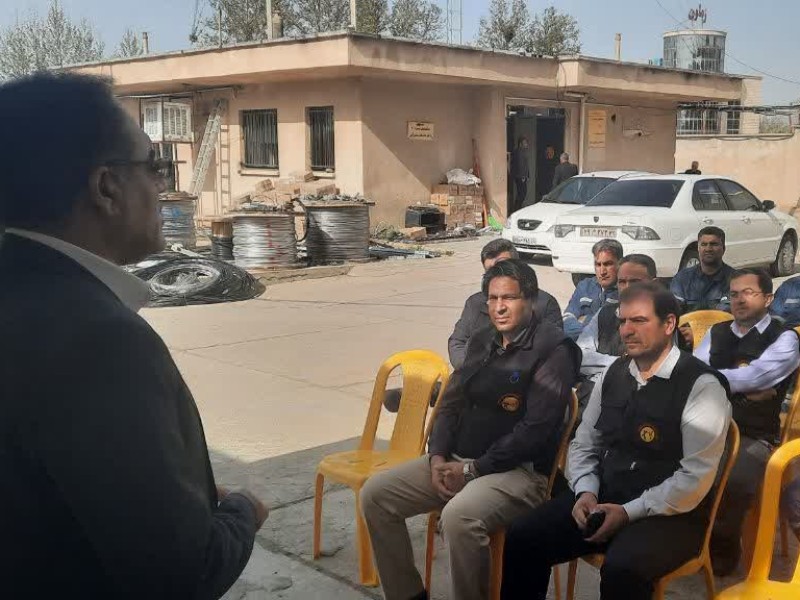 برگزاری مراسم گرامیداشت روز سیمبان در مدیریت توزیع برق شهرستان صحنه