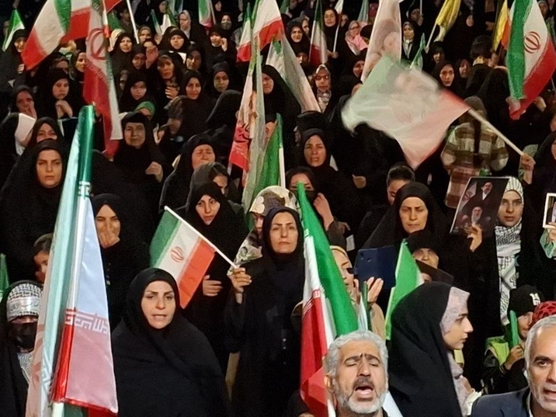 اجتماع دختران جان‌فدای ایران در صحنه