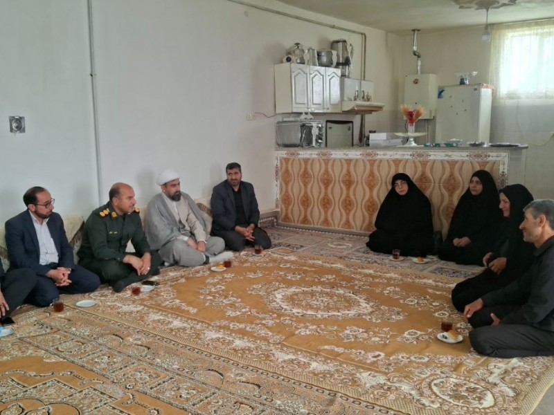 دیدار با خانواده معظم شهدا به مناسبت هفته عقیدتی سیاسی و روز معلم