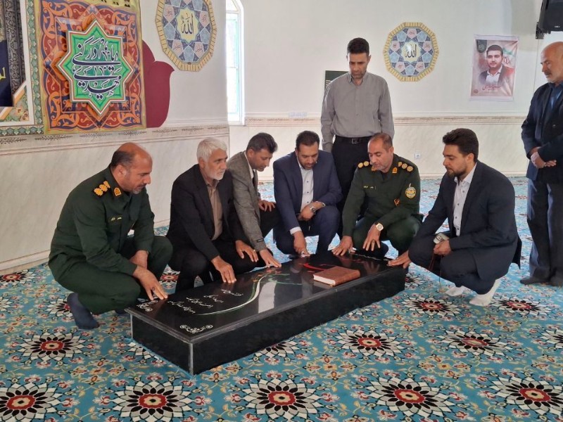 غبارروبی مزار شهدای گمنام و دیدار با خانواده شهدا   
