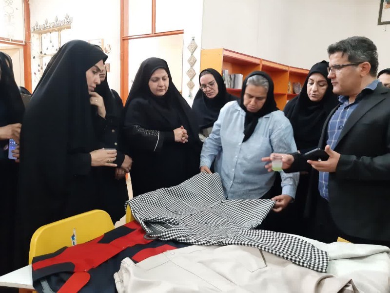 بازدید معاون فرمانداری صحنه از نمایشگاه توانمندی زنان سرپرست خانوار و افراد دارای معلولیت